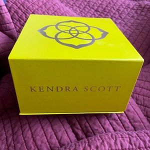 kendra scott leanor necklace